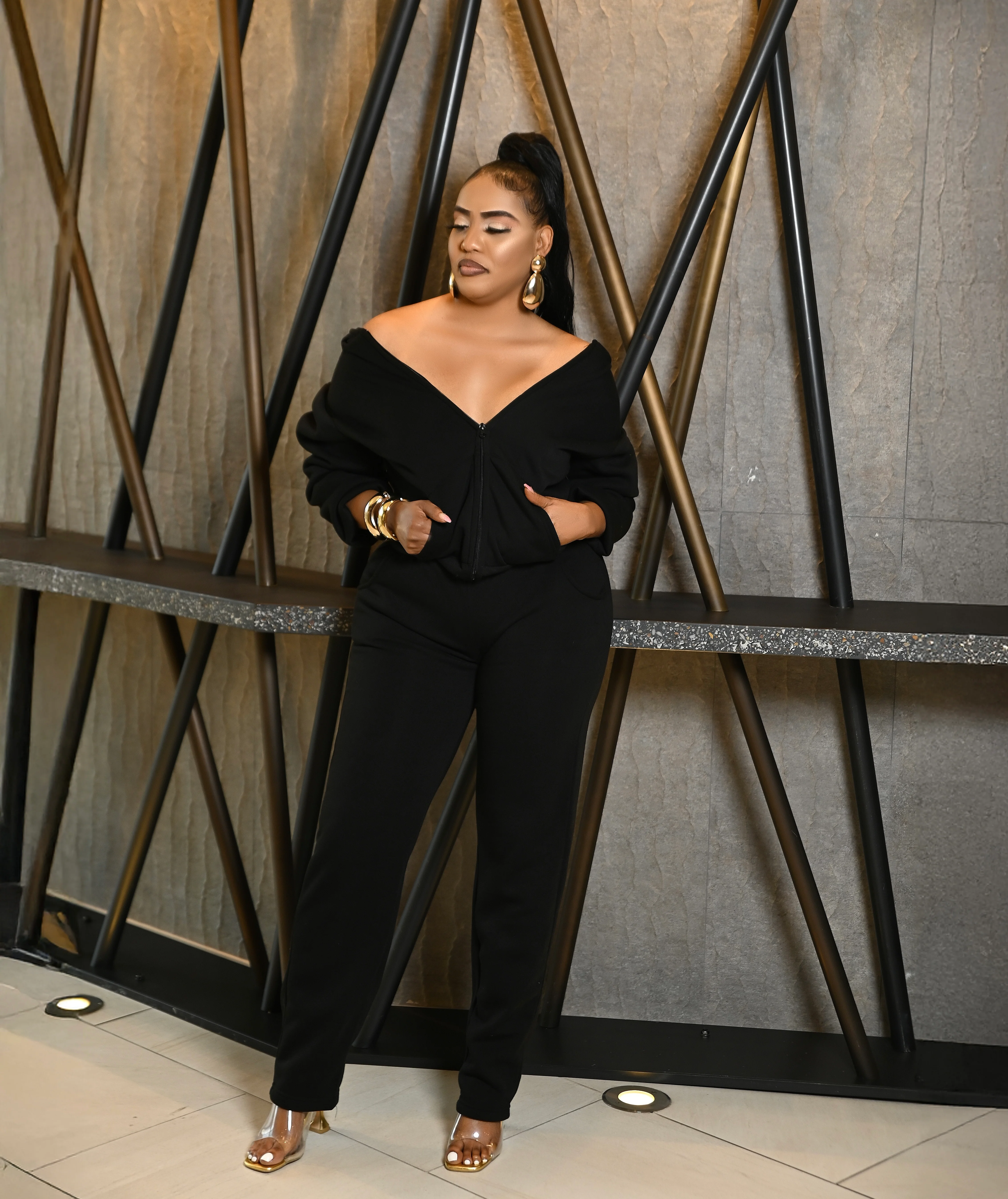 Black Chill weekend sweatsuit - Image 2