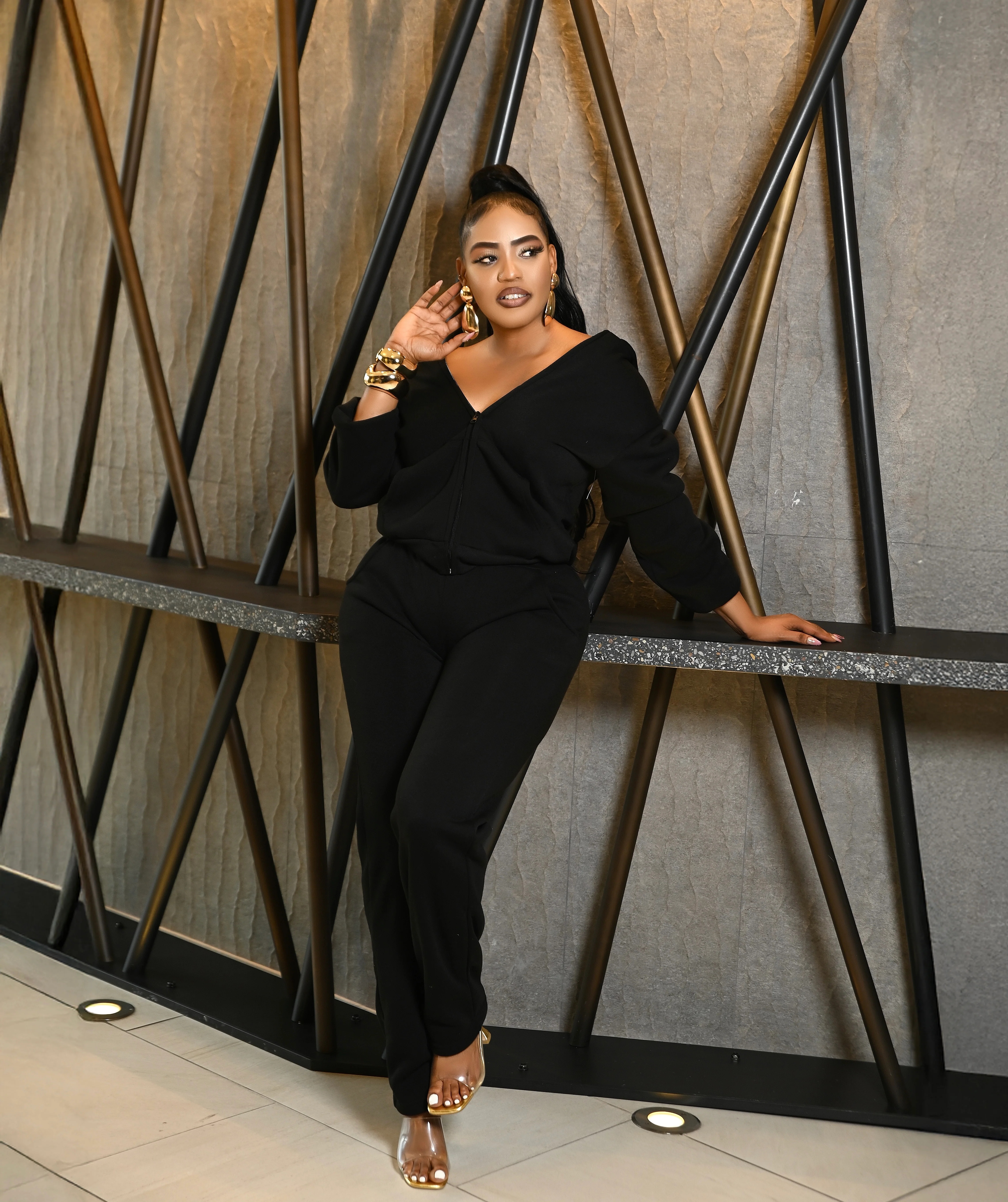 Black Chill weekend sweatsuit - Image 3