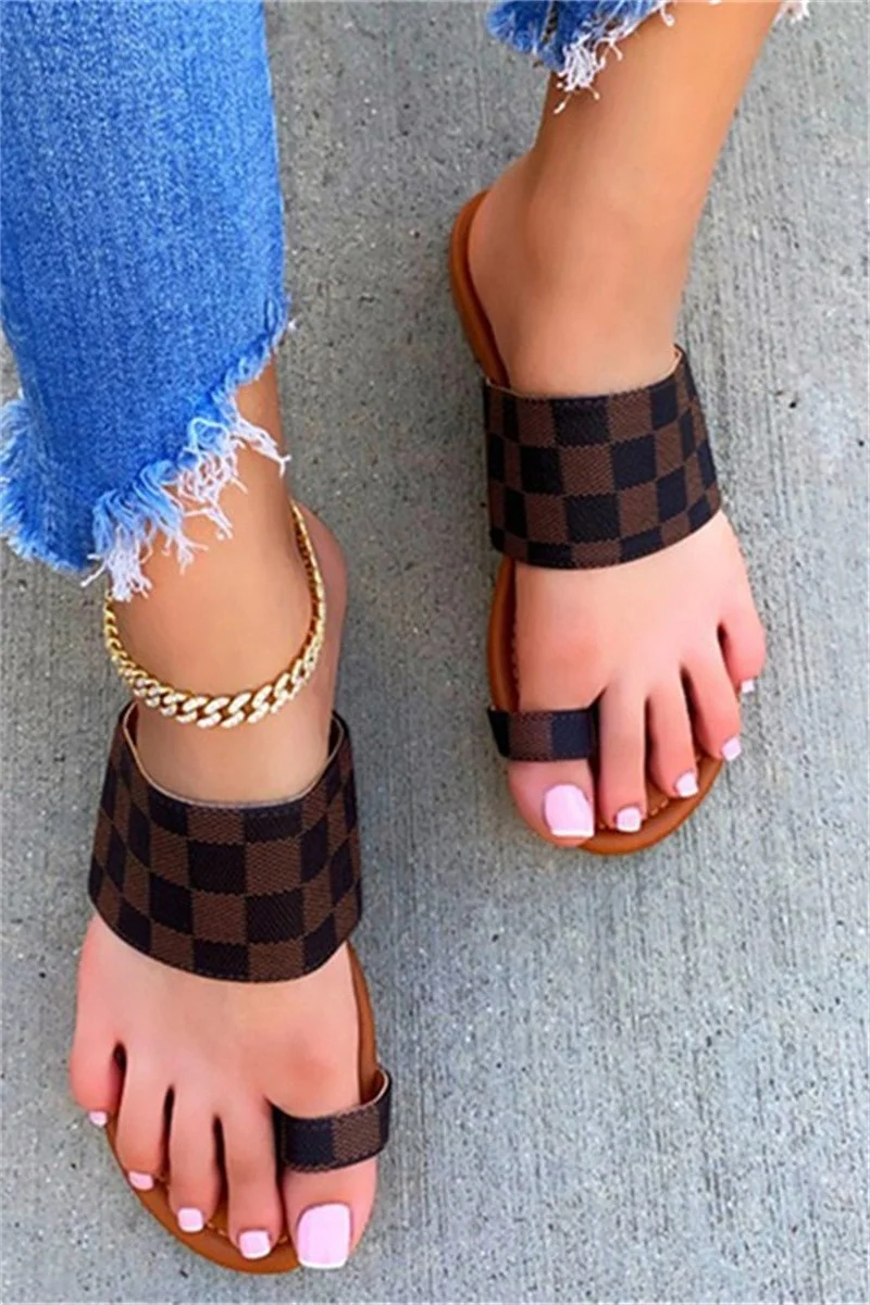 Flat bottomed hollowed out toe sandals - Image 3