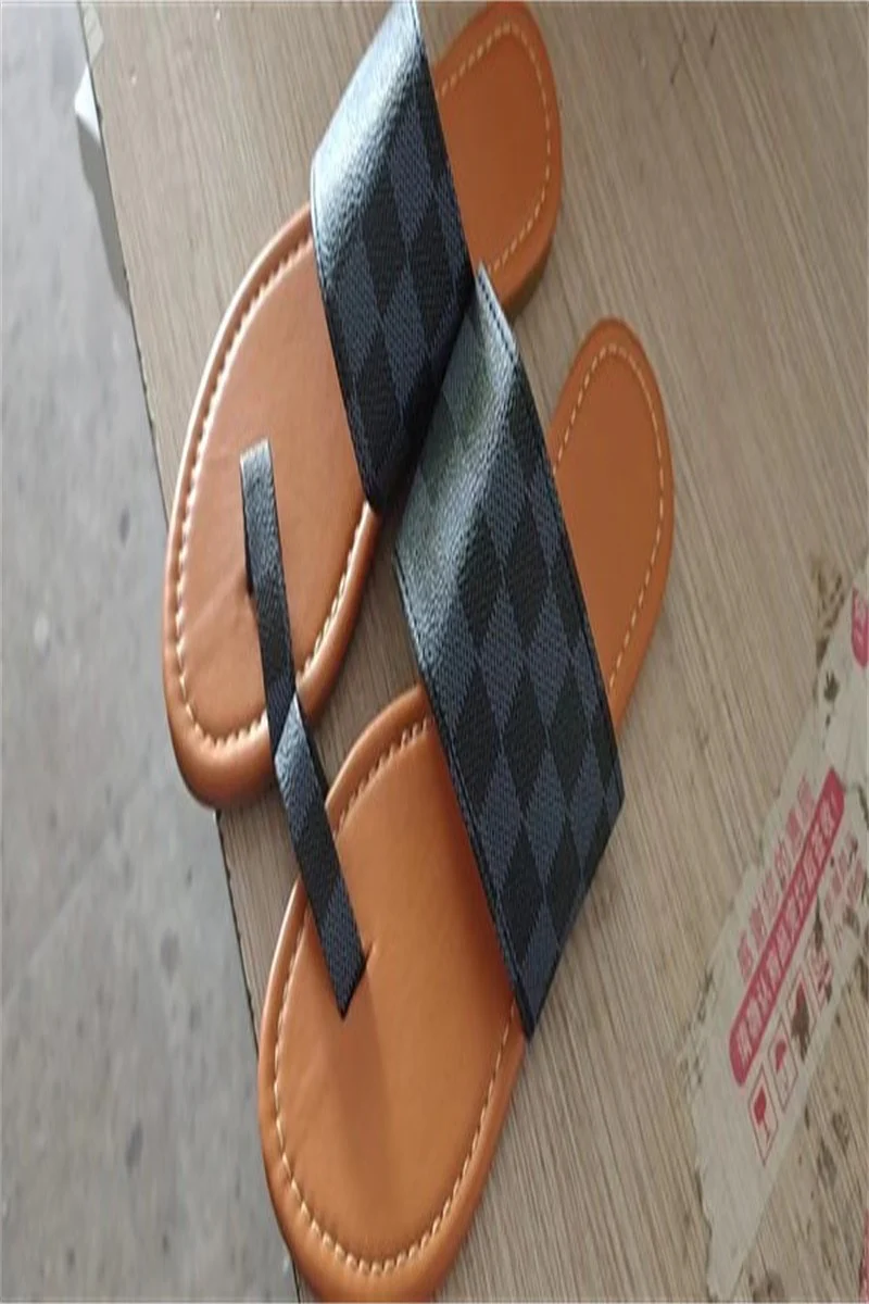 Flat bottomed hollowed out toe sandals - Image 4