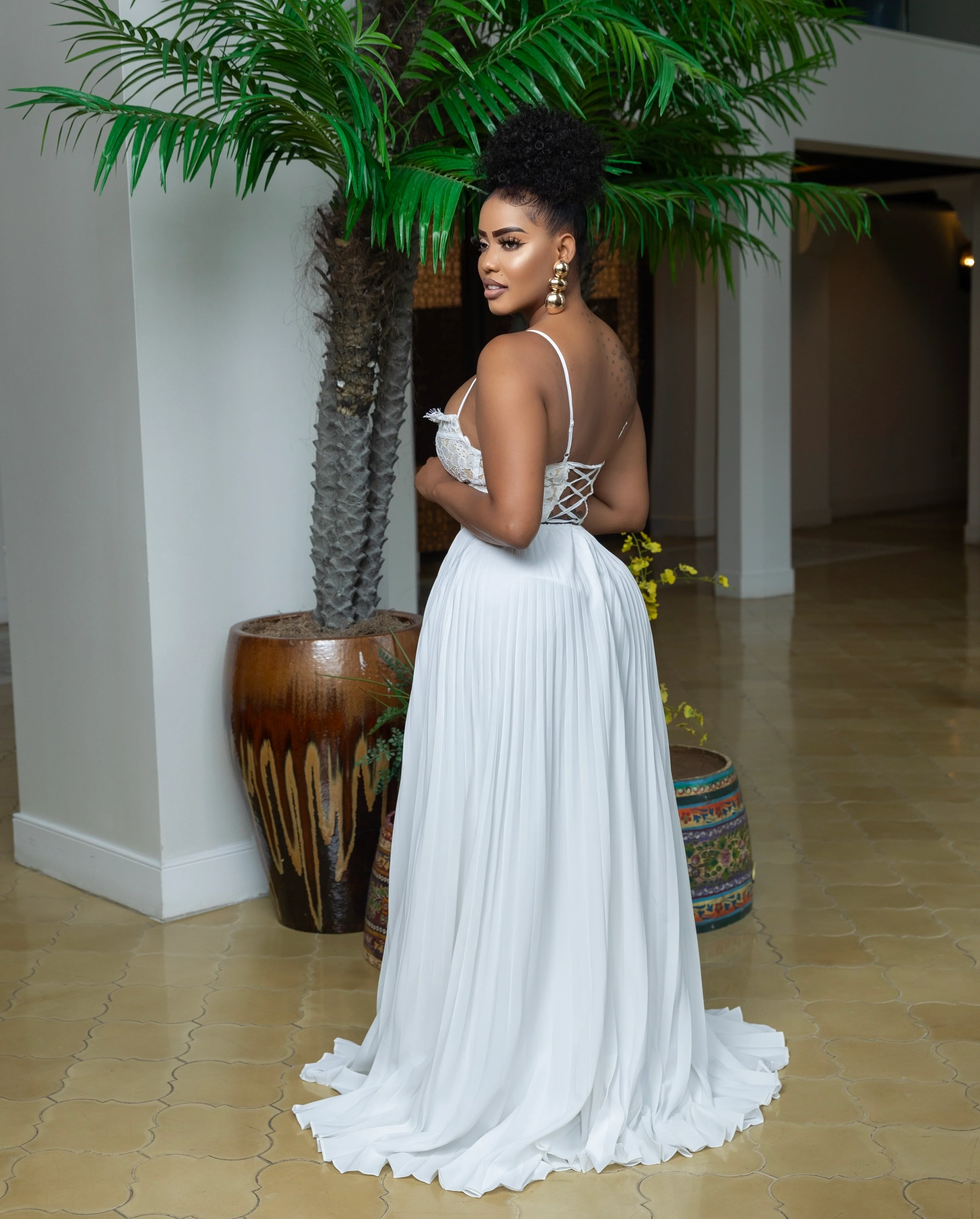 LACE BUSTIER PLEATED WHITE MAXI DRESS - Image 2