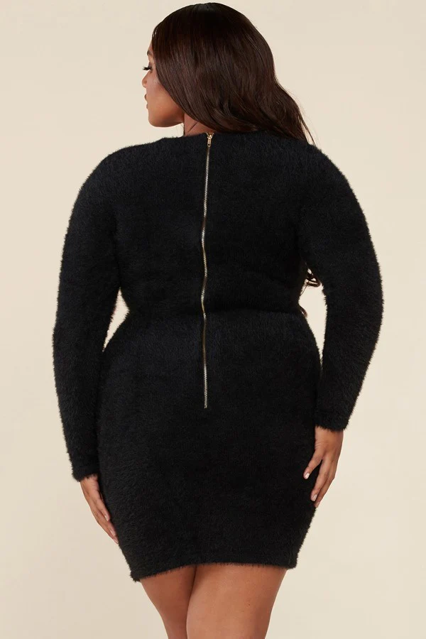 sexy cutout details adorned with a gold-chain trim. - Image 6