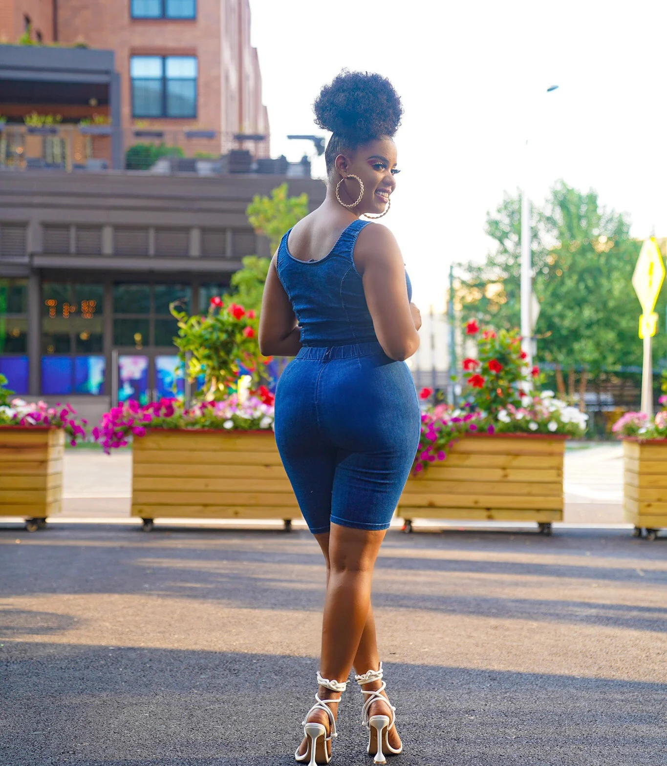 SINTRA  DENIM CROP TOP DENIM SHORT SET - Image 3