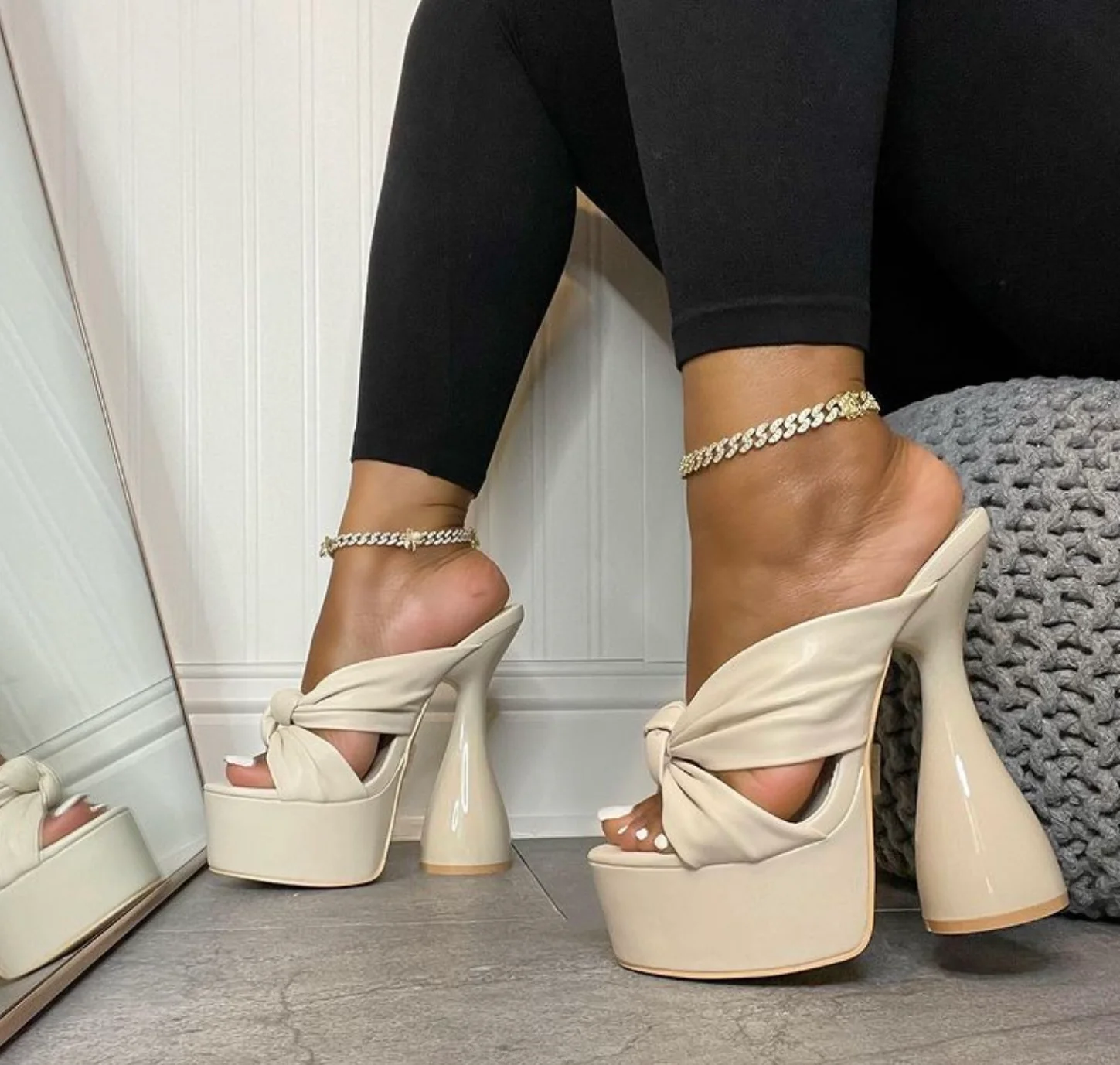 TAKE ME OUT SANDALS